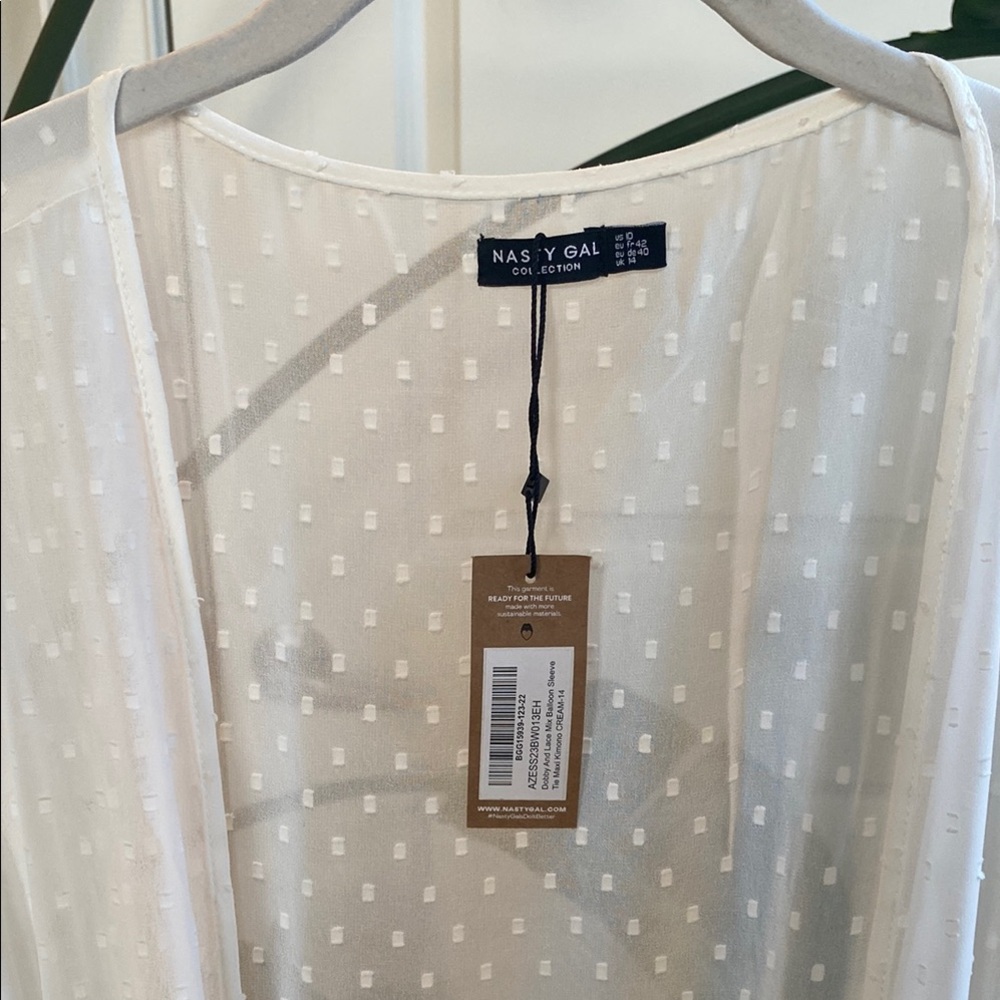 🚩 SOLD 🚩 Nasty Gal White Wrap Robe with Bishop Sleeves - Picture 3 of 7